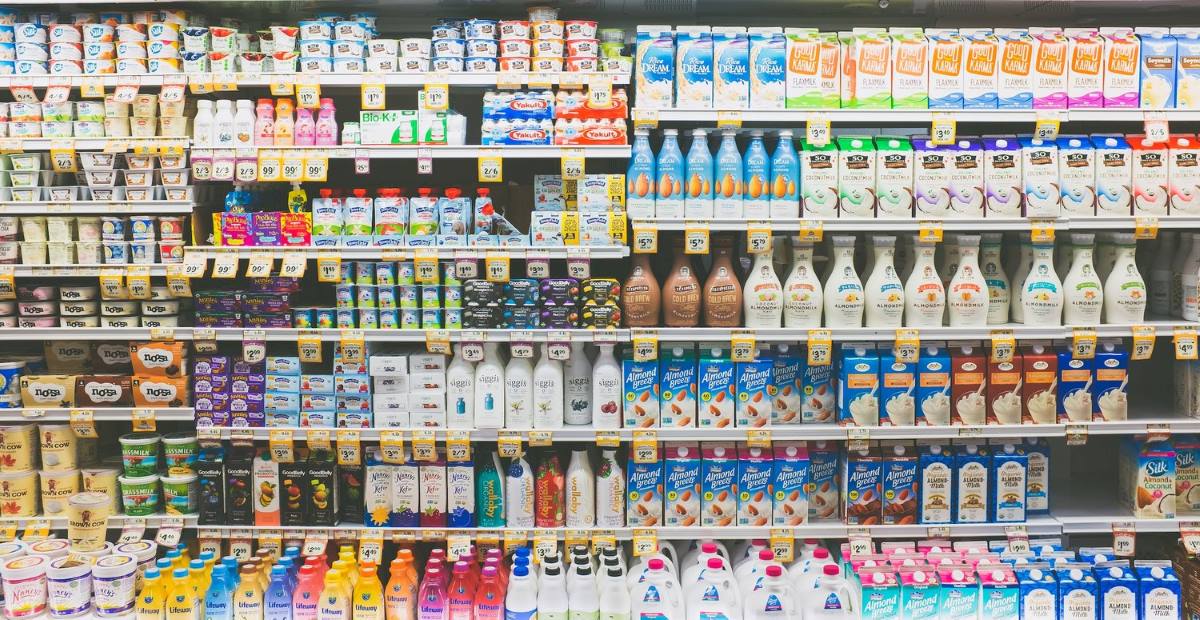 Grocery store shelves full of non-dairy milk alternatives